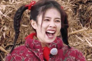 白鹿《奔跑吧》憨笑表情包出圈，无包袱性格圈粉